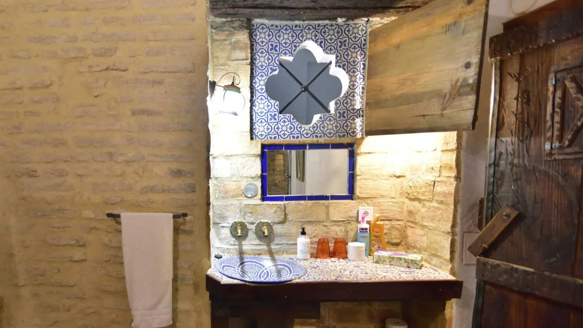 Suite Dona Ines Barrio Santacruz Seville 0*,  Spain