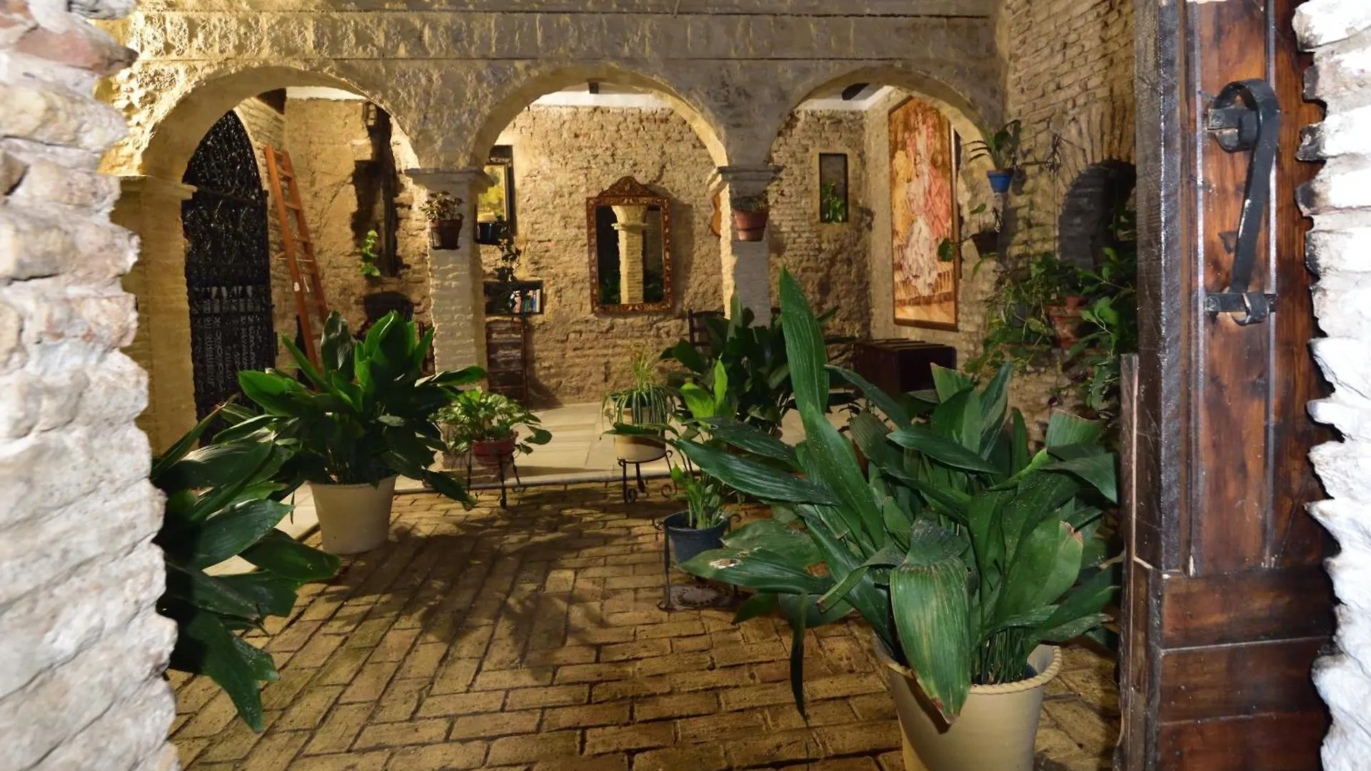 Suite Dona Ines Barrio Santacruz Seville Homestay